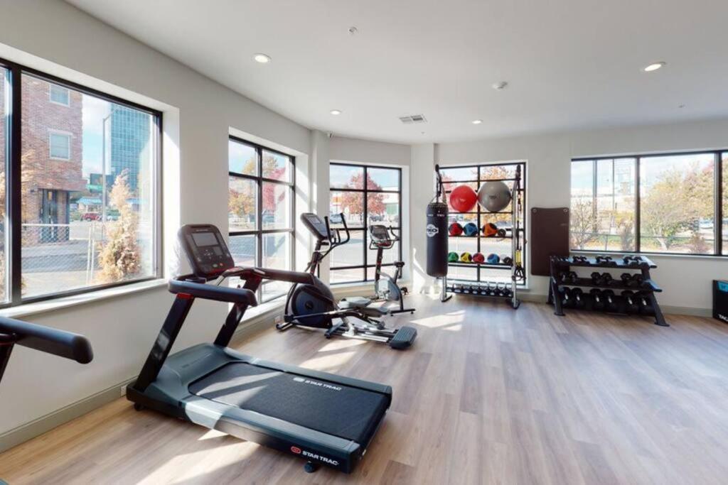 Beautiful 2Br Apt/Ewr Airport/King /Free Parking 뉴어크 외부 사진